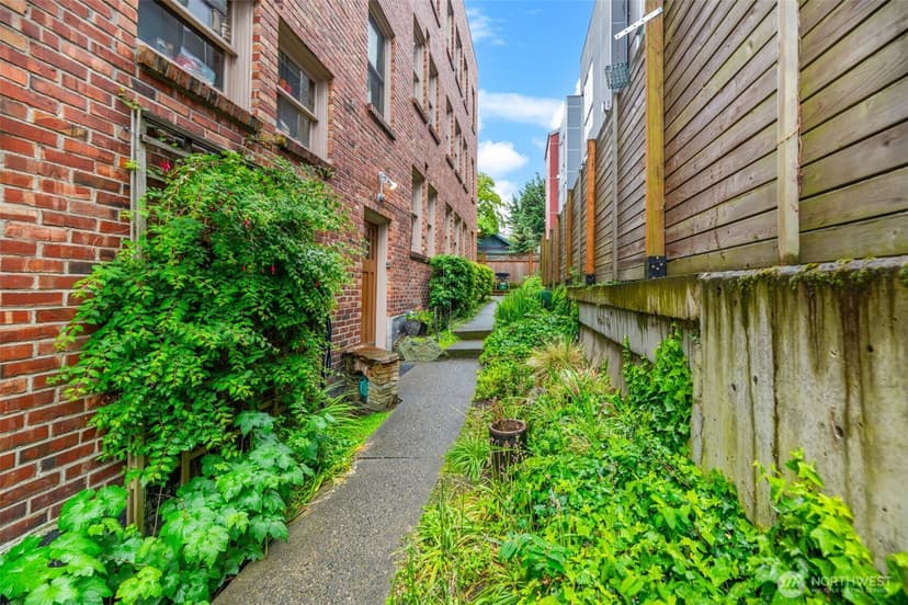 Property photo for 1427 3rd Avenue W #8, Seattle photo 27