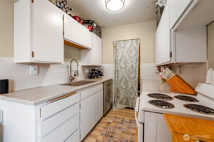Property photo for 1427 3rd Avenue W #8, Seattle photo 12