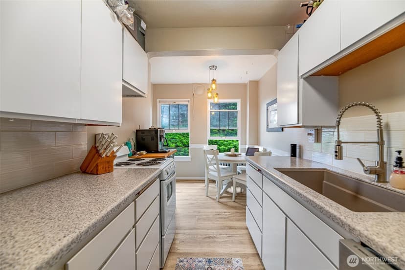 Property photo for 1427 3rd Avenue W #8, Seattle photo 16