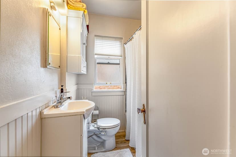 Property photo for 1427 3rd Avenue W #8, Seattle photo 17