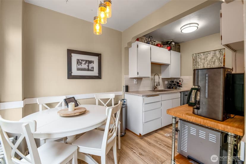 Property photo for 1427 3rd Avenue W #8, Seattle photo 11