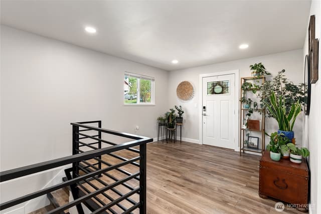Property photo for 469 Hoquiam Avenue NE, Renton photo 3