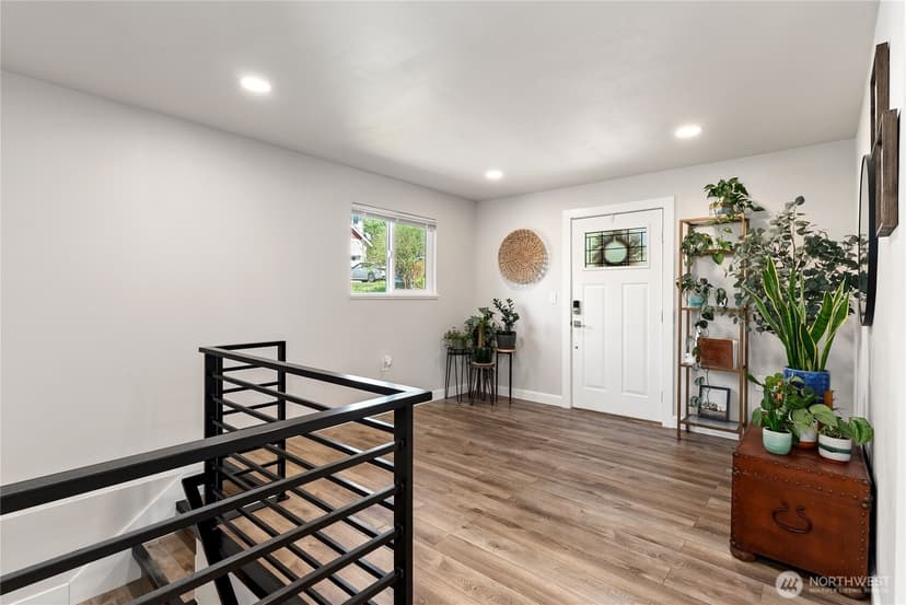 Property photo for 469 Hoquiam Avenue NE, Renton photo 3