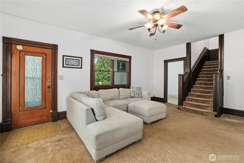 Property photo for 115 F Street SE, Auburn photo 4