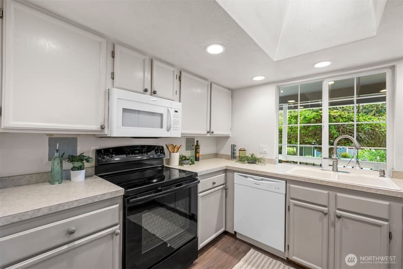 Property photo for 25 E Intercity Avenue, Everett photo 10
