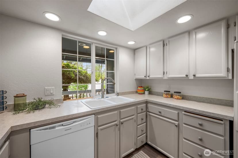 Property photo for 25 E Intercity Avenue, Everett photo 11