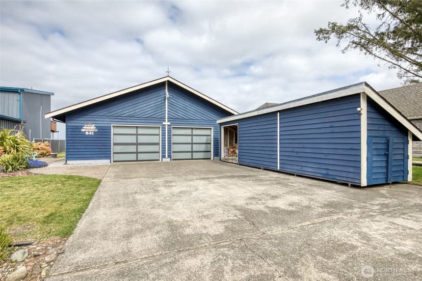 Property photo for 841 Bay View Court SE, Ocean Shores photo 9
