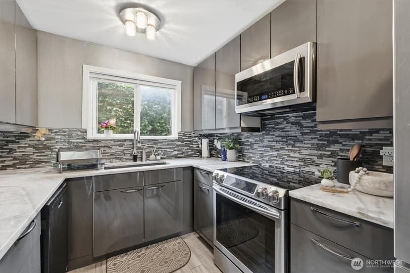 Property photo for 13259 15th Avenue NE #B7, Seattle photo 8