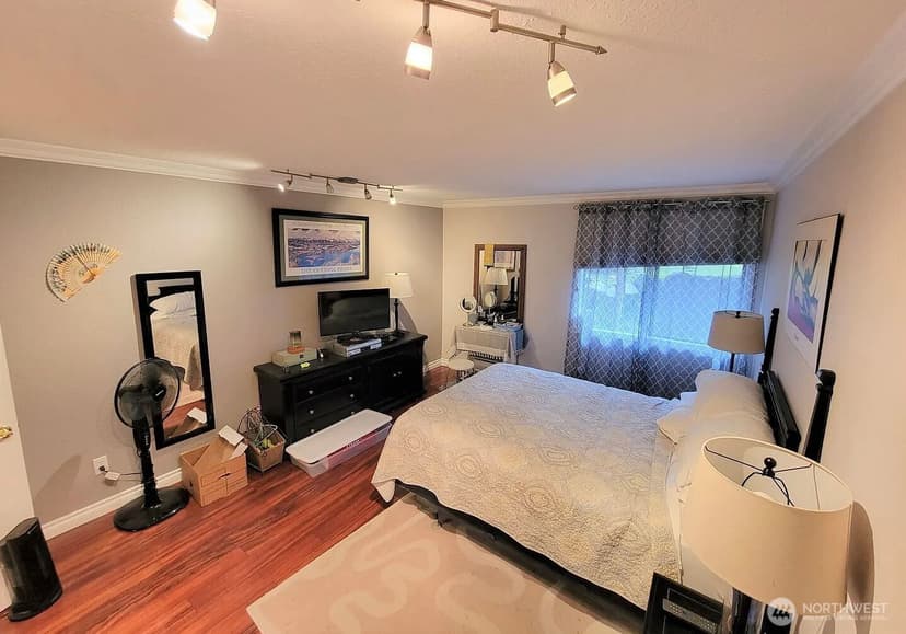 Property photo for 28303 Sound View Drive S #102, Des Moines photo 16