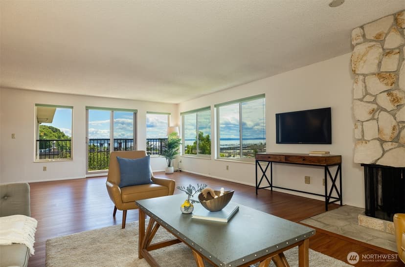 Property photo for 2219 13th Avenue W #5, Seattle photo 3