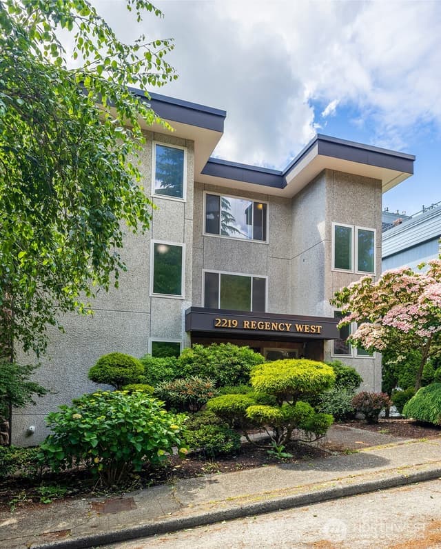 Property photo for 2219 13th Avenue W #5, Seattle photo 2