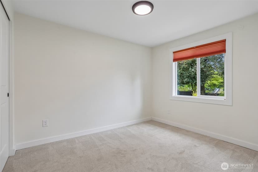Property photo for 13428 6th Avenue S, Burien photo 18