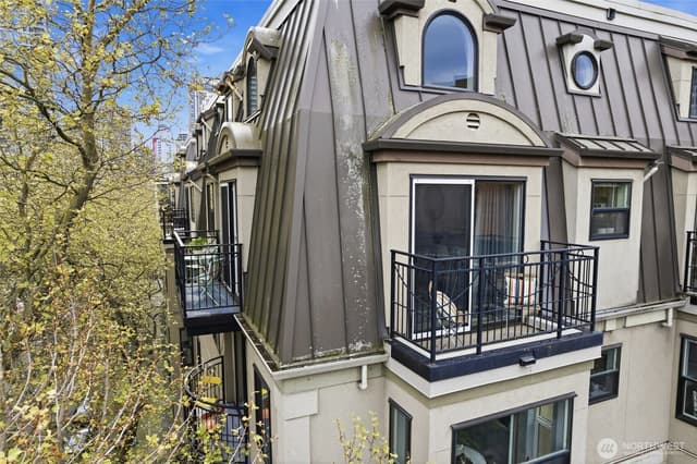 Property photo for 425 Vine Street #708, Seattle photo 2