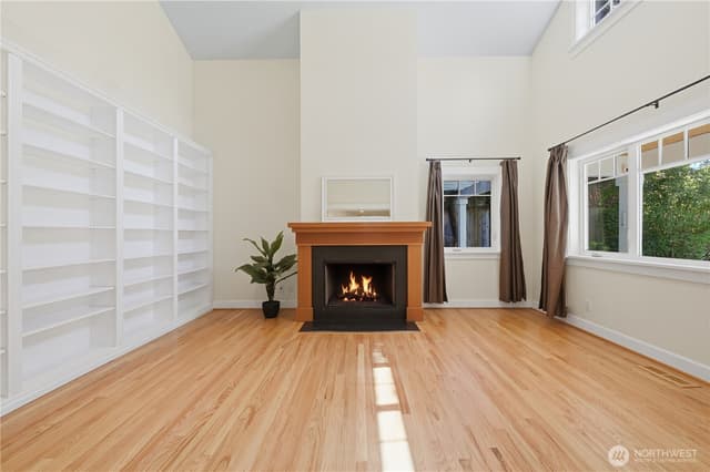 Property photo for 10630 NE 18th Street, Bellevue photo 4