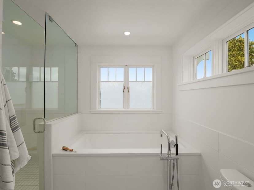 Property photo for 1909 4th Avenue N, Seattle photo 19