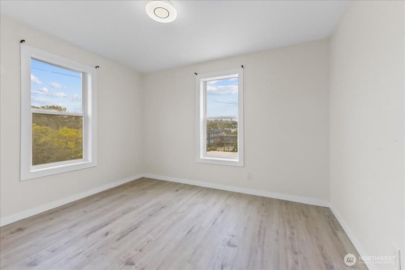 Property photo for 2202 20th Avenue S, Seattle photo 14