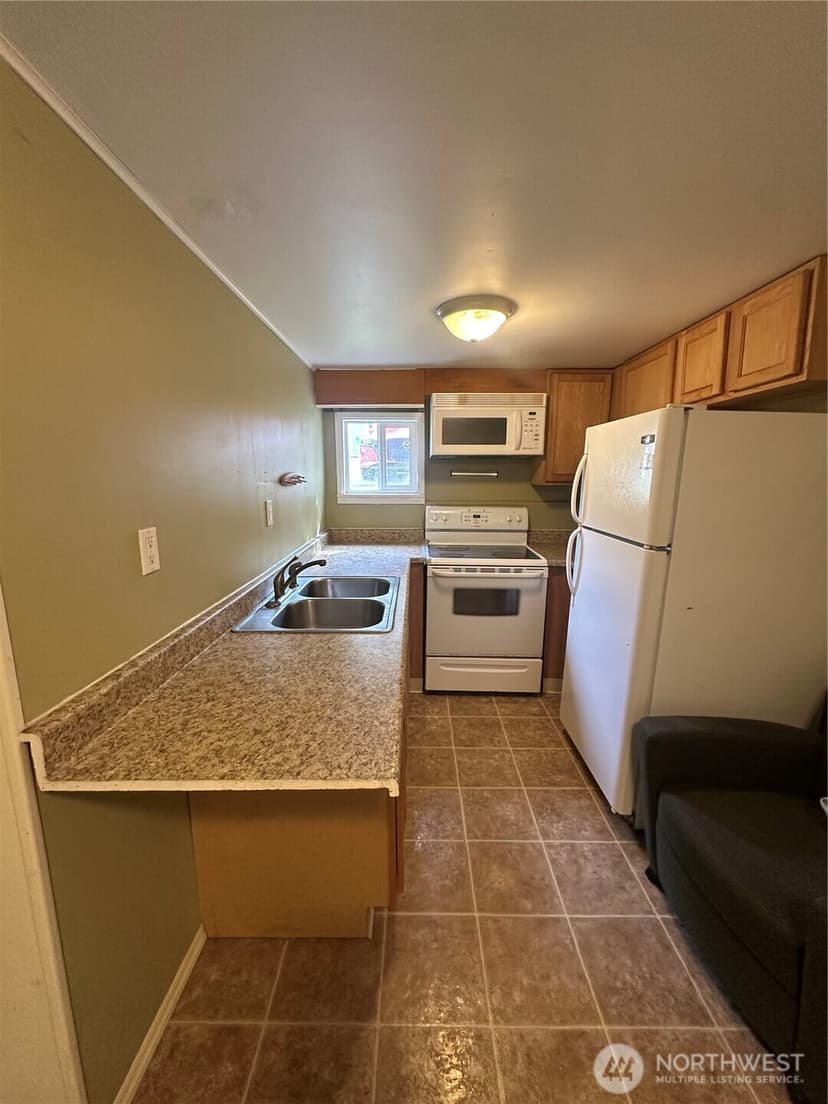Property photo for 7818 NE Lake City Way NE, Seattle photo 16