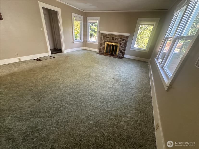 Property photo for 7818 NE Lake City Way NE, Seattle photo 8