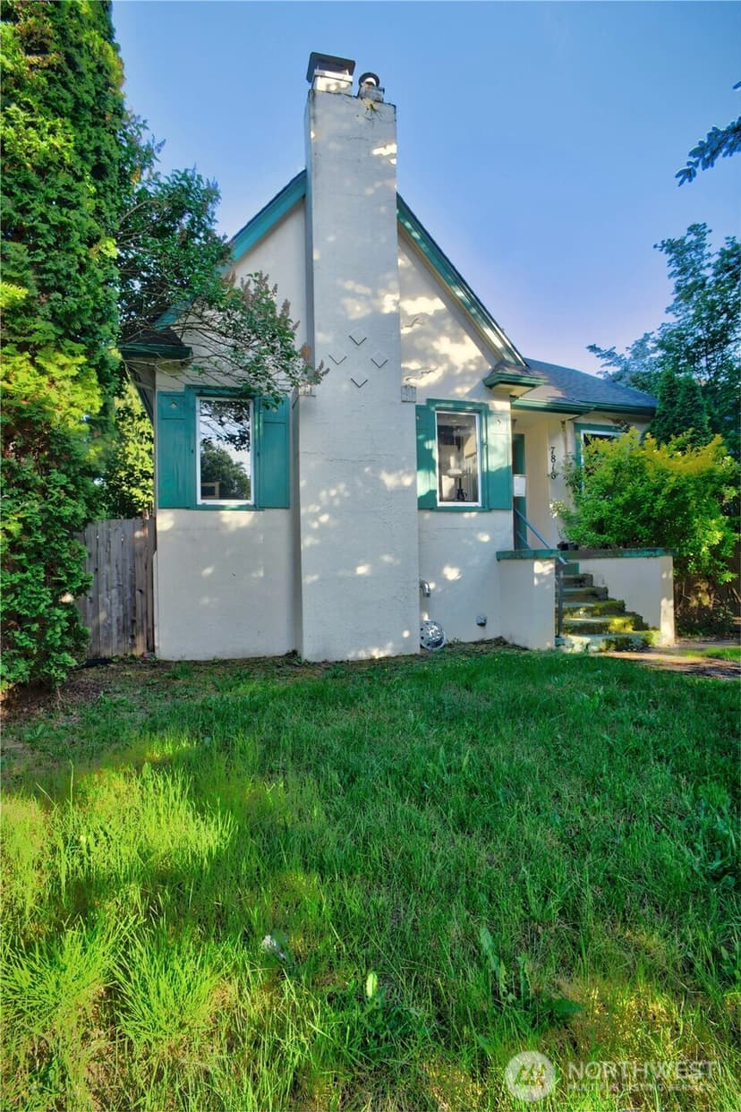 Property photo for 7818 NE Lake City Way NE, Seattle photo 15