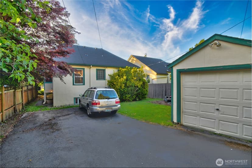 Property photo for 7818 NE Lake City Way NE, Seattle photo 9