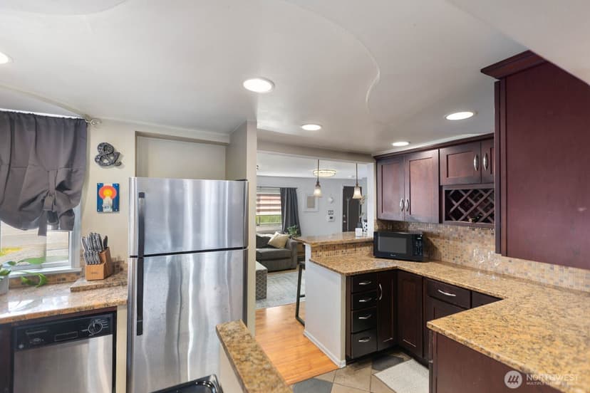 Property photo for 225 74th Street SE, Everett photo 14