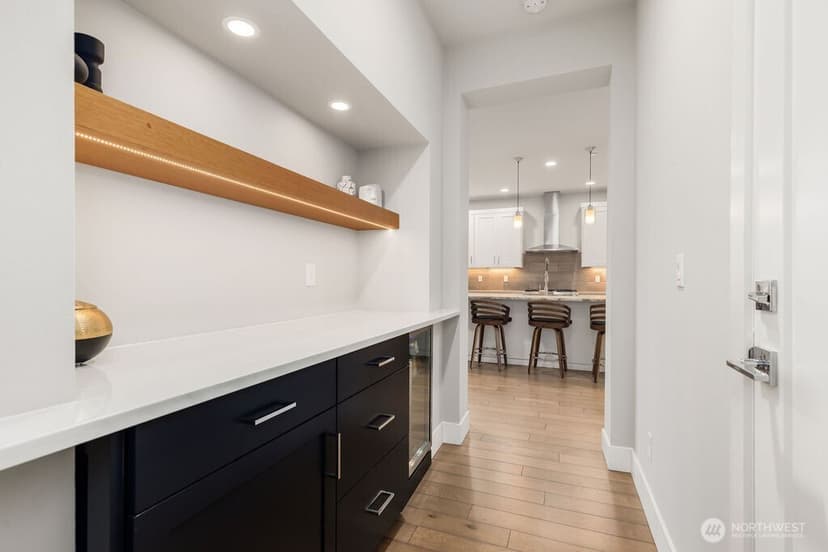 Property photo for 15021 73rd Court NE, Kenmore photo 11