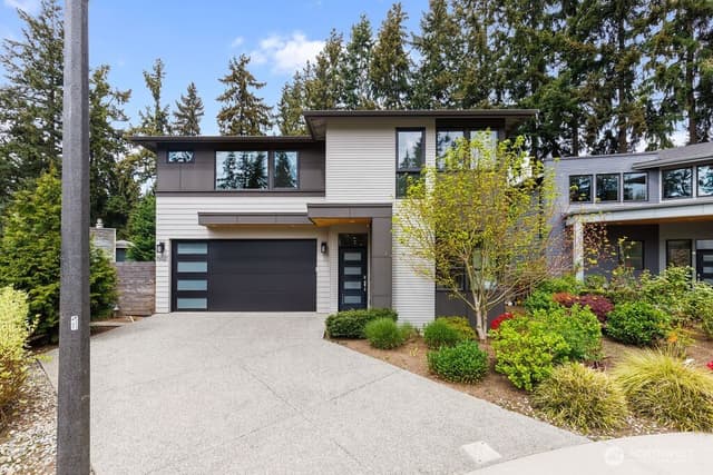 Property photo for 15021 73rd Court NE, Kenmore photo 2