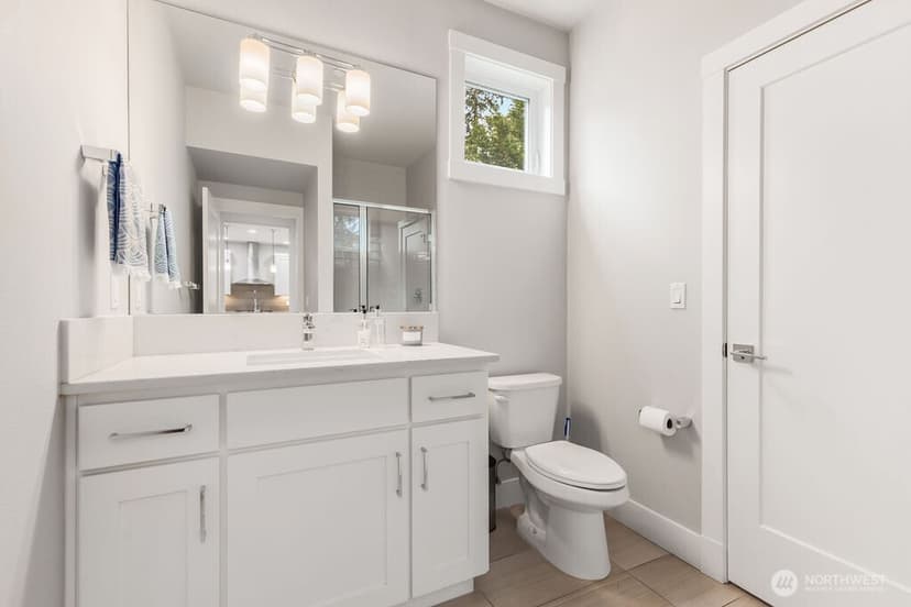 Property photo for 15021 73rd Court NE, Kenmore photo 12