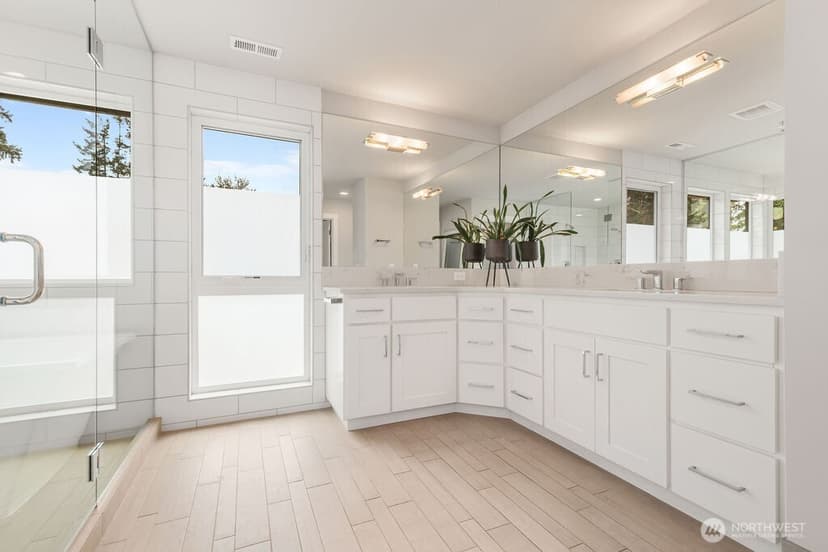 Property photo for 15021 73rd Court NE, Kenmore photo 23