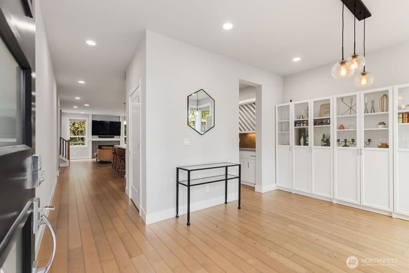 Property photo for 15021 73rd Court NE, Kenmore photo 3
