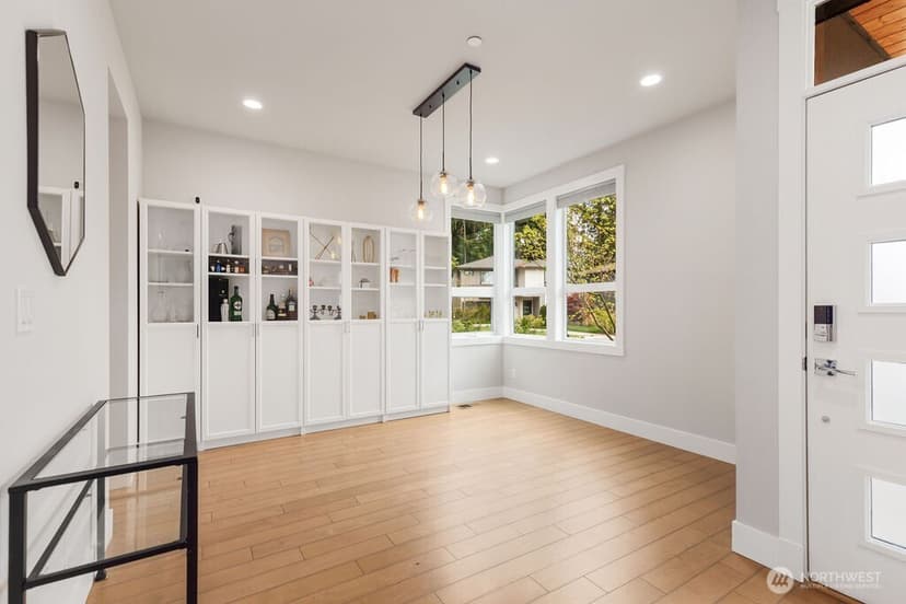 Property photo for 15021 73rd Court NE, Kenmore photo 4