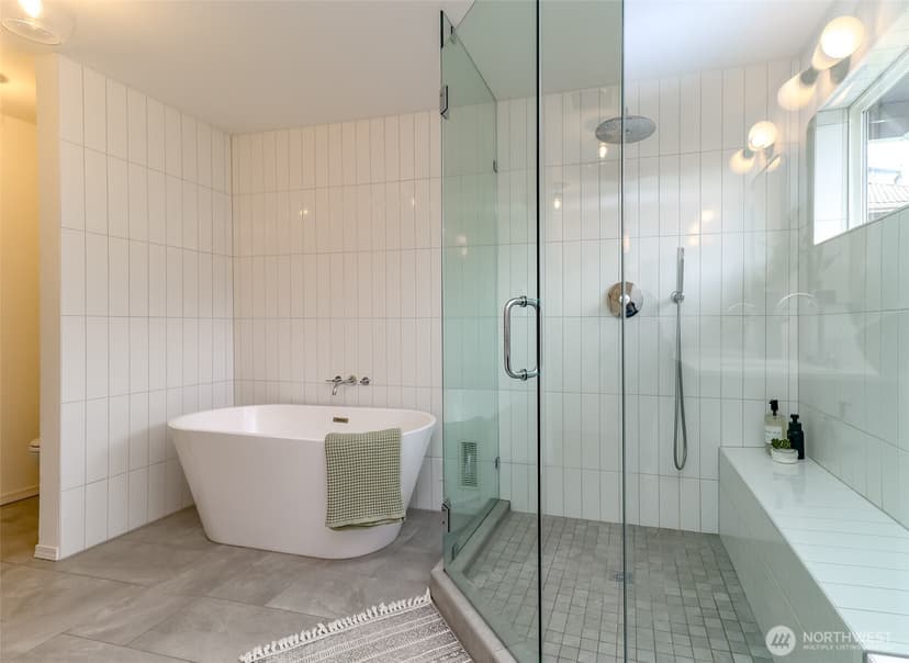 Property photo for 1855 Hillside Drive NE, Tacoma photo 10