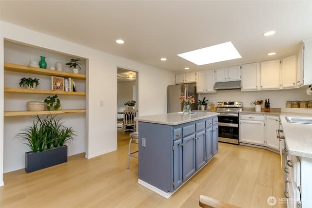 Property photo for 1855 Hillside Drive NE, Tacoma photo 5
