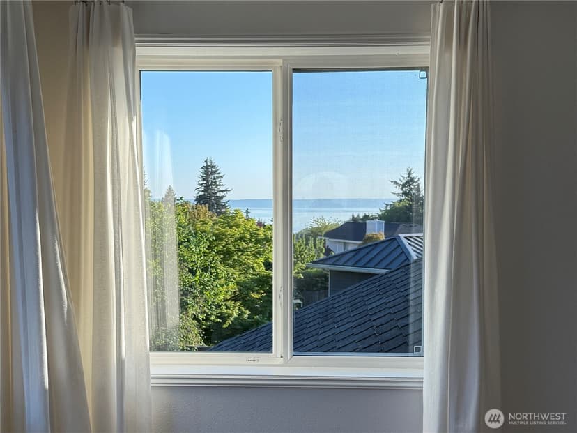 Property photo for 1855 Hillside Drive NE, Tacoma photo 8