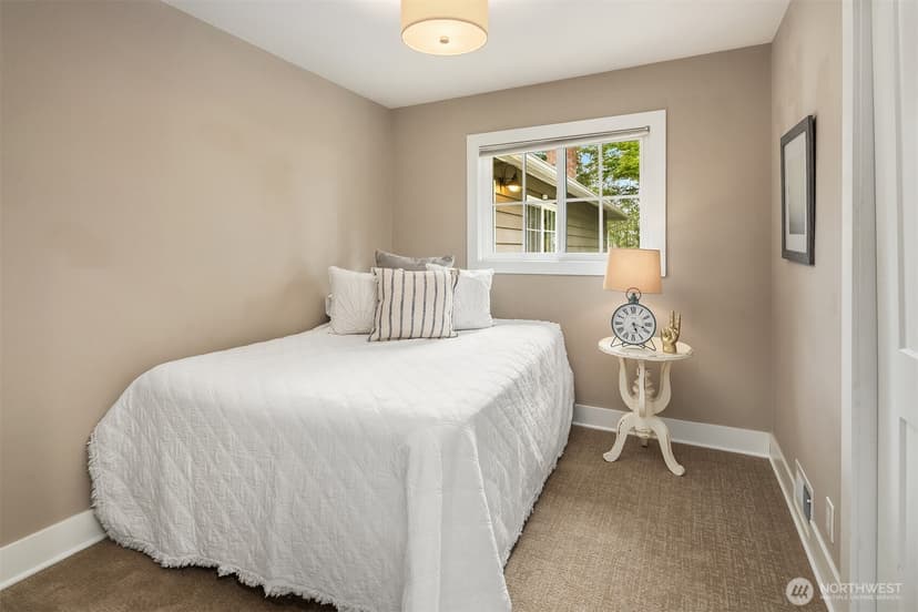 Property photo for 2613 126th Avenue NE, Bellevue photo 21