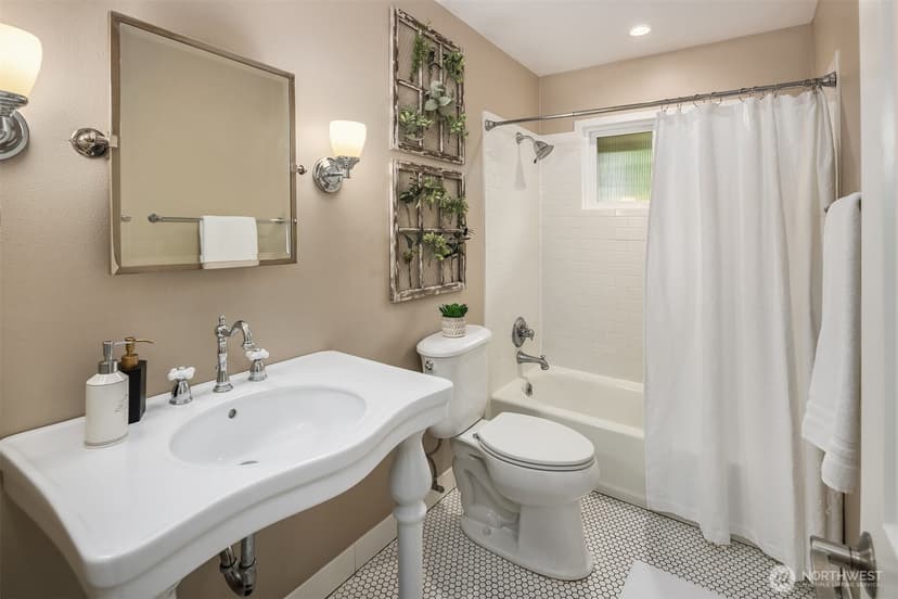 Property photo for 2613 126th Avenue NE, Bellevue photo 22