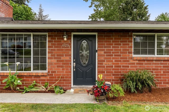 Property photo for 625 SW 127th Street, Seattle
