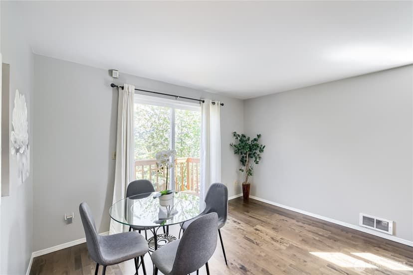 Property photo for 806 NW 52nd Street, Seattle photo 12