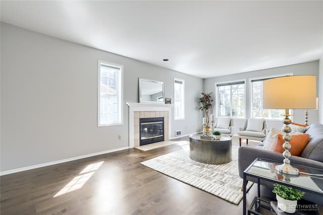 Property photo for 806 NW 52nd Street, Seattle photo 4