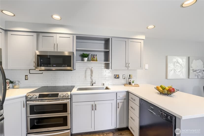 Property photo for 806 NW 52nd Street, Seattle photo 10