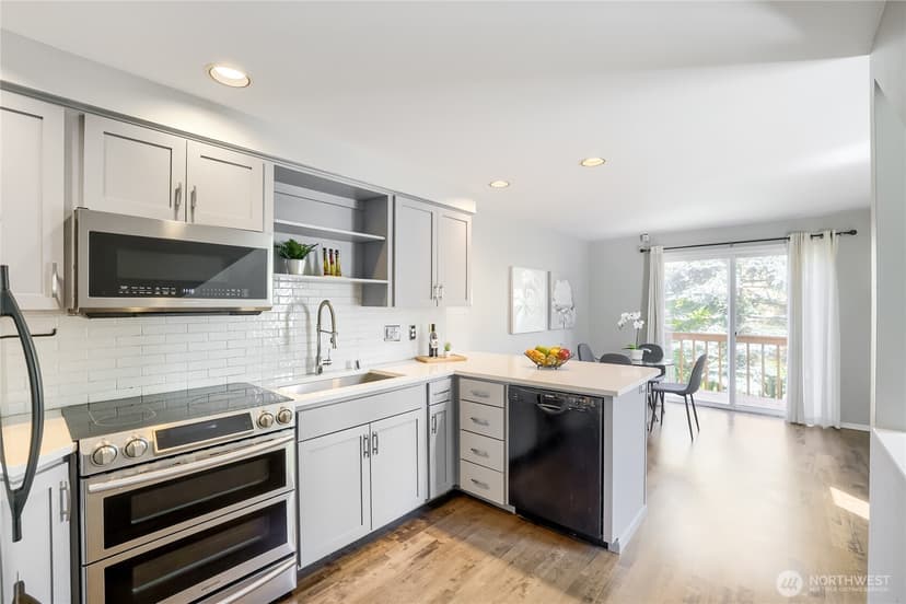 Property photo for 806 NW 52nd Street, Seattle photo 9