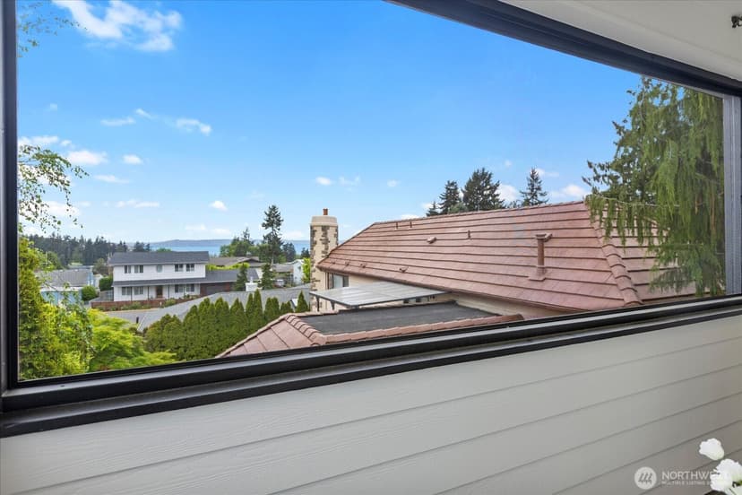 Property photo for 608 Magnolia Lane, Edmonds photo 10
