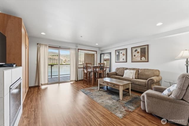 Property photo for 322 W Woodin Avenue #621, Chelan photo 4