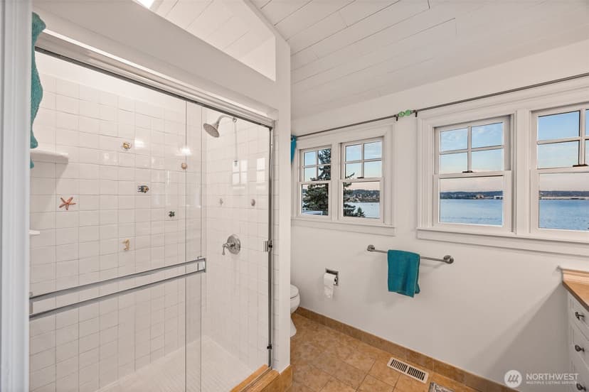 Property photo for 8246 E Mercer Way, Mercer Island photo 17