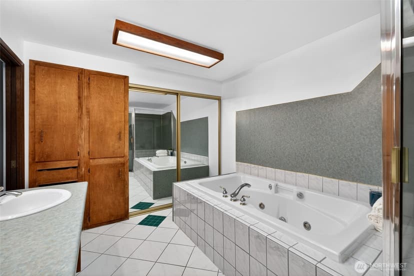 Property photo for 4815 West Tapps Dr East, Lake Tapps photo 16