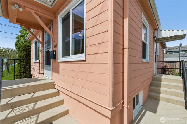 Property photo for 1911 13th Street, Everett photo 3