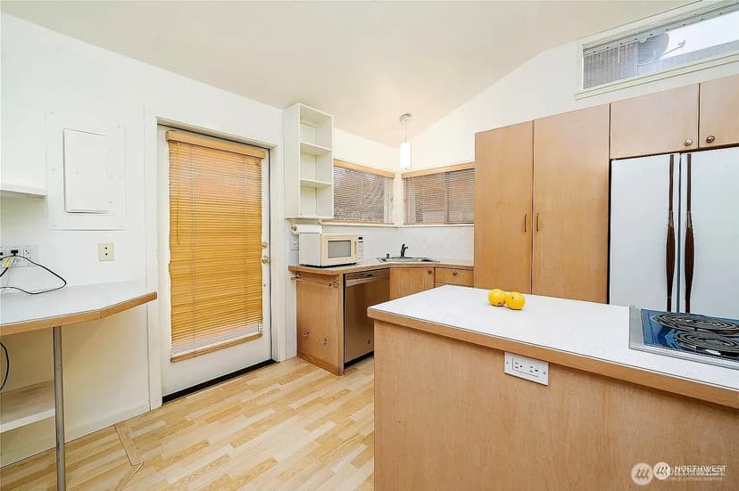 Property photo for 311 NE 95th St, Seattle photo 6