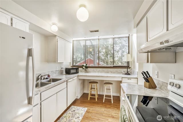 Property photo for 21021 76th Avenue W #2, Edmonds photo 4