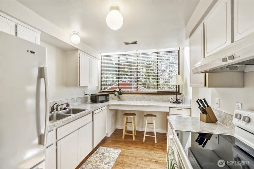 Property photo for 21021 76th Avenue W #2, Edmonds photo 4