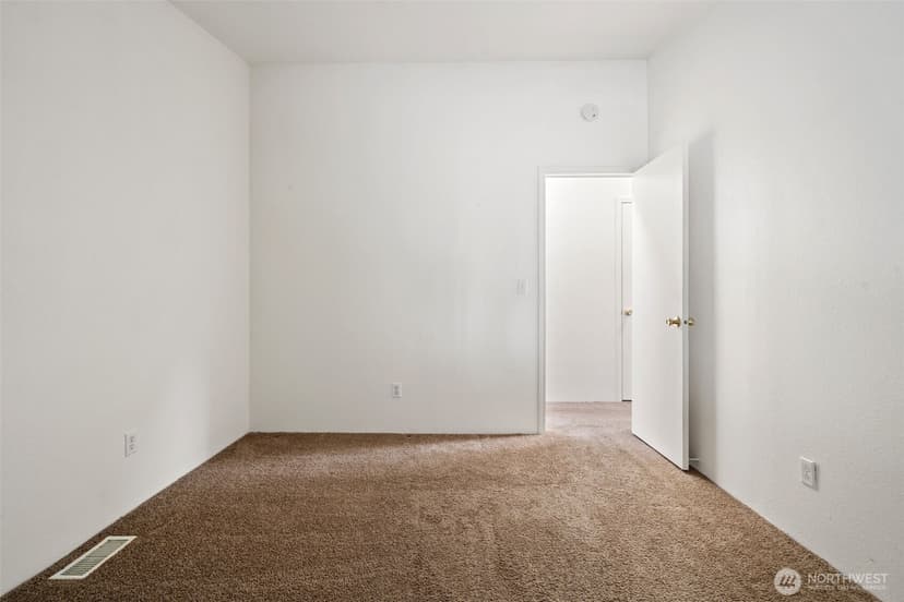 Property photo for 900 NE Saturn Lane, Bremerton photo 21